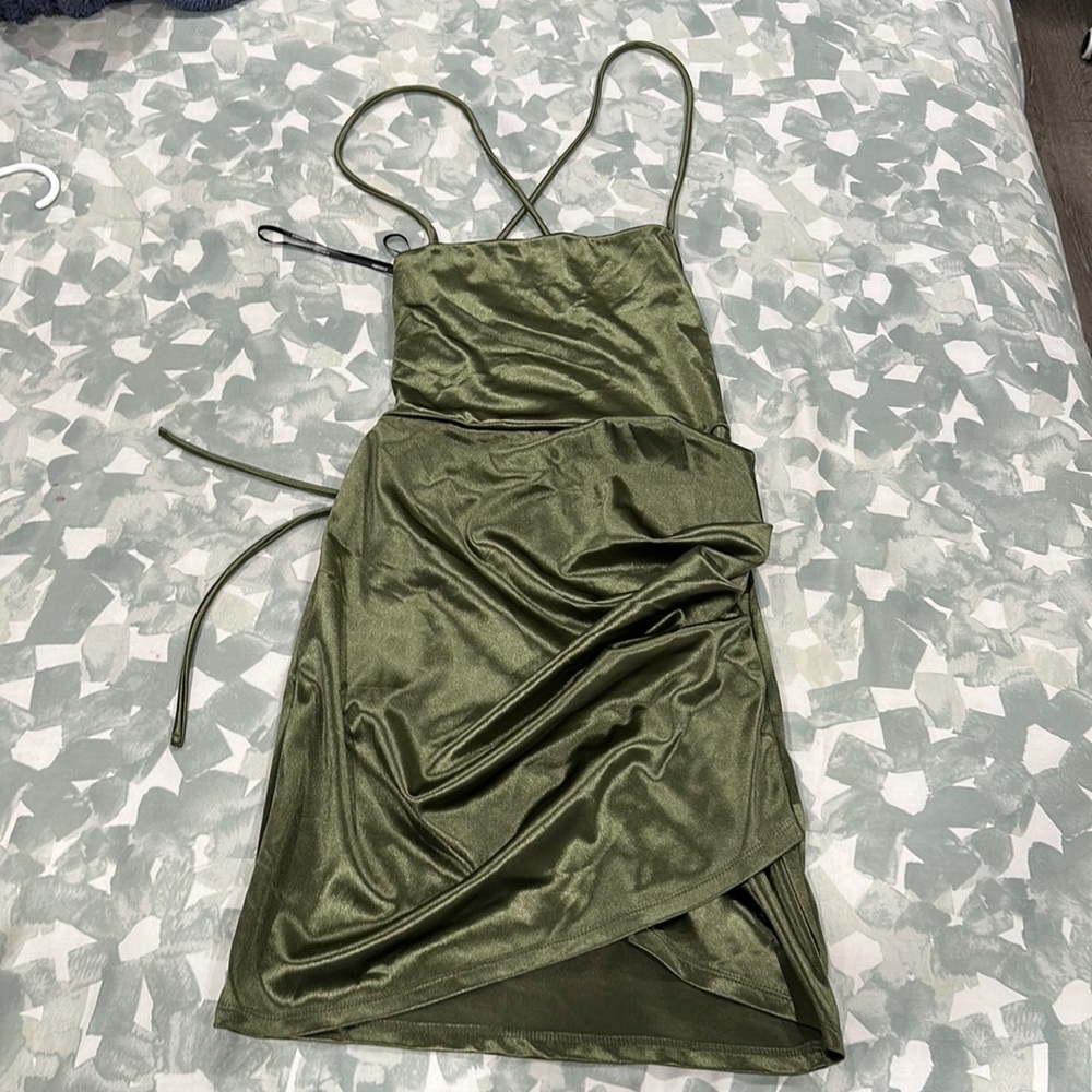 backless green dress